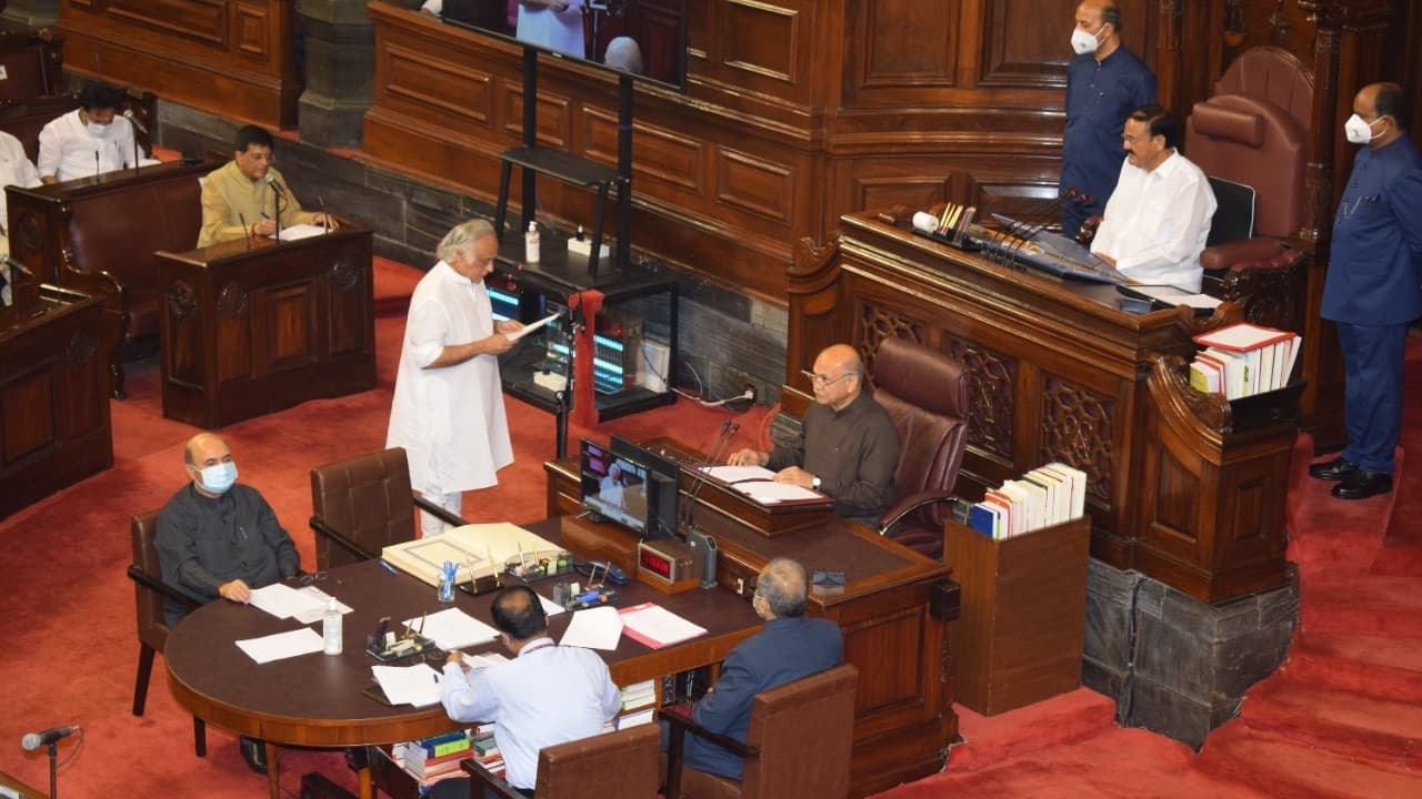 राज्यसभा के नवनिर्वाचित 57 सांसदों में से 27 ने शपथ ली, एम वेंकैया नायडू ने सदस्यों को दी ये सलाह