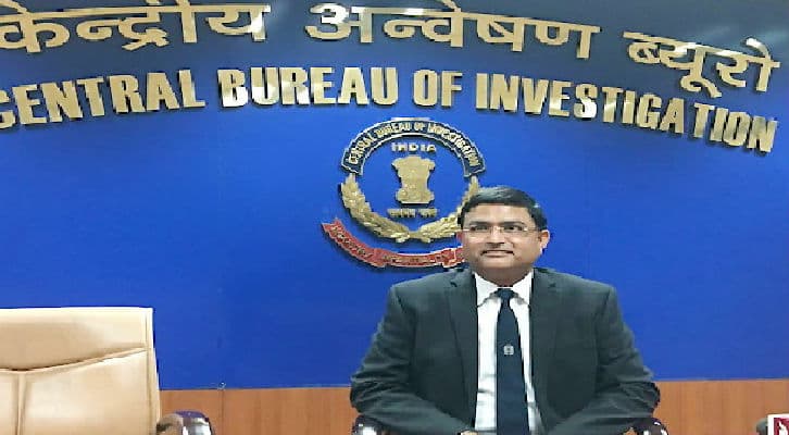 CBI vs CBI Graft Case : CBI के पूर्व अधिकारी राकेश अस्‍थाना को कोर्ट से बड़ी राहत, बिचौलिये मनोज प्रसाद को नोटिस