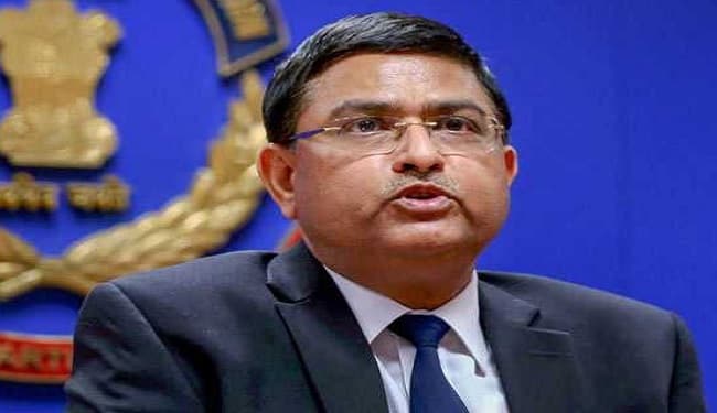 चारा घोटाले को लेकर सुर्खियों में रहे राकेश अस्थाना का मोदी-शाह से है खास नाता, जानें करियर से जुड़ी अहम बातें चारा घोटाले को लेकर सुर्खियों में रहे राकेश अस्थाना का मोदी-शाह से है खास नाता, जानें करियर से जुड़ी अहम बातें