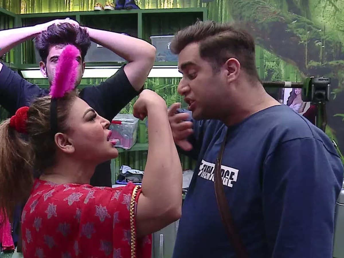 Bigg Boss 15: राखी सावंत ने राजीव पर लगाया खाने में थूकने का आरोप, दोनों में जमकर हुई बहस