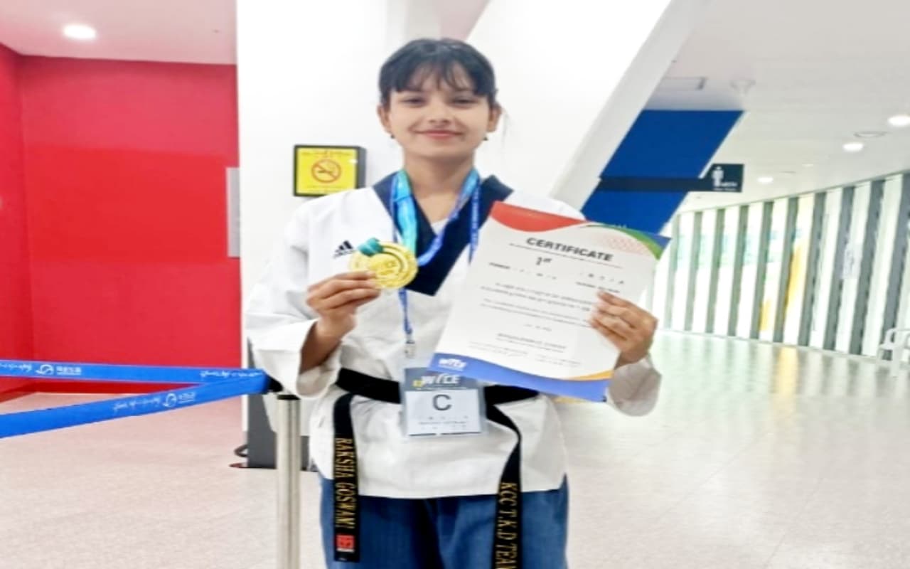 हजारीबाग की बेटी रक्षा ने बढ़ाया मान, दक्षिण कोरिया में आयोजित ताइक्वांडो प्रतियोगिता में जीता गोल्ड