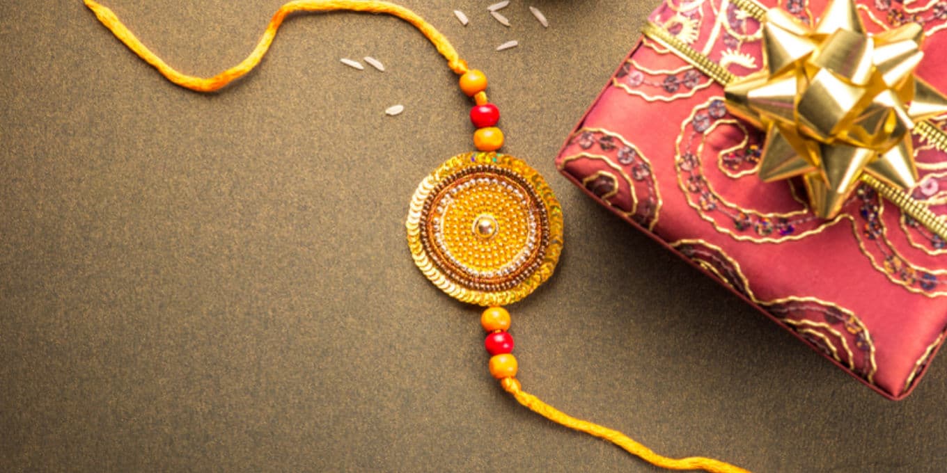Raksha Bandhan 2020: रक्षाबंधन पर बहन को दें ये खास उपहार, भविष्य में आएगा बहुत ज्यादा काम