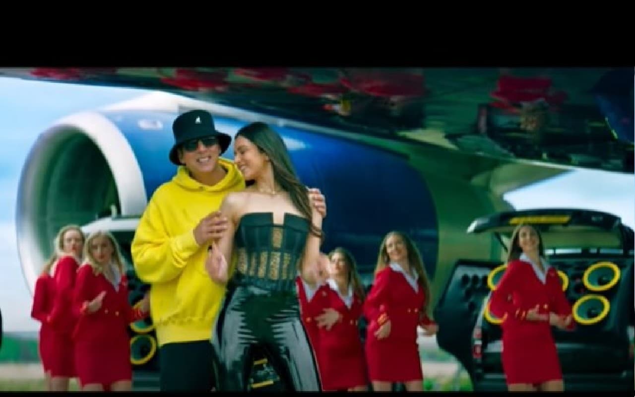 Cuttputlli Song Saathiya: अक्षय कुमार-रकुल प्रीत सिंह एक-दूसरे के प्यार में दिखे डूबे हुए, देखिए VIDEO