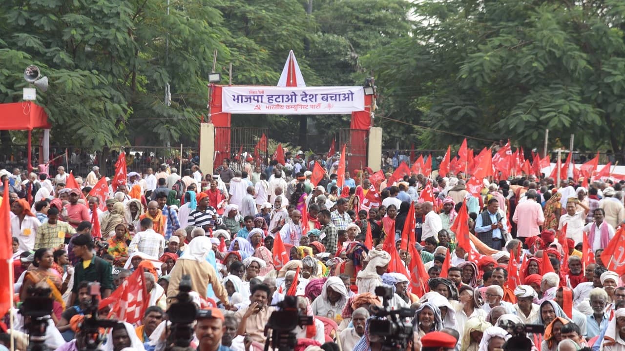 PHOTOS: वामदल के लाल झंडों से पटा पटना का मैदान, नीतीश-तेजस्वी भी गरजे, चुनावी तैयारी के शंखनाद की तस्वीरें..
