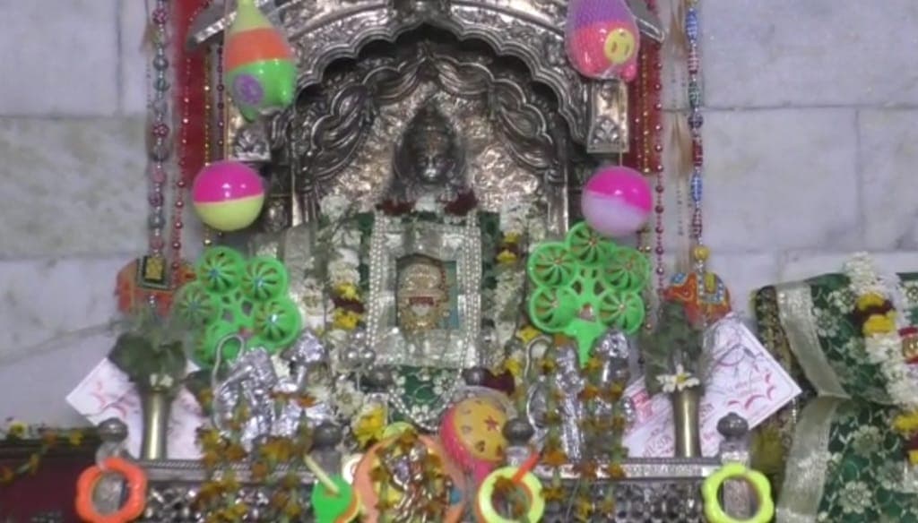 वाराणसी के ‘राम रमापति बैंक’ में आस्था के निवेश से भविष्य हो रहा सुरक्षित, शत्रुघ्न सिन्हा का भी है खाता वाराणसी के ‘राम रमापति बैंक’ में आस्था के निवेश से भविष्य हो रहा सुरक्षित, शत्रुघ्न सिन्हा का भी है खाता