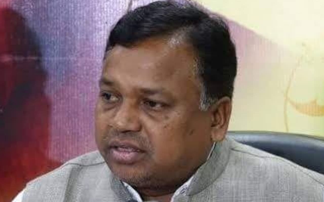पाली-तानाखार से लगातार दो बार विधायक रहे रामदयाल उइके कांग्रेस छोड़ बीजेपी में आए, तो तीसरे नंबर पर खिसके पाली-तानाखार से लगातार दो बार विधायक रहे रामदयाल उइके कांग्रेस छोड़ बीजेपी में आए, तो तीसरे नंबर पर खिसके