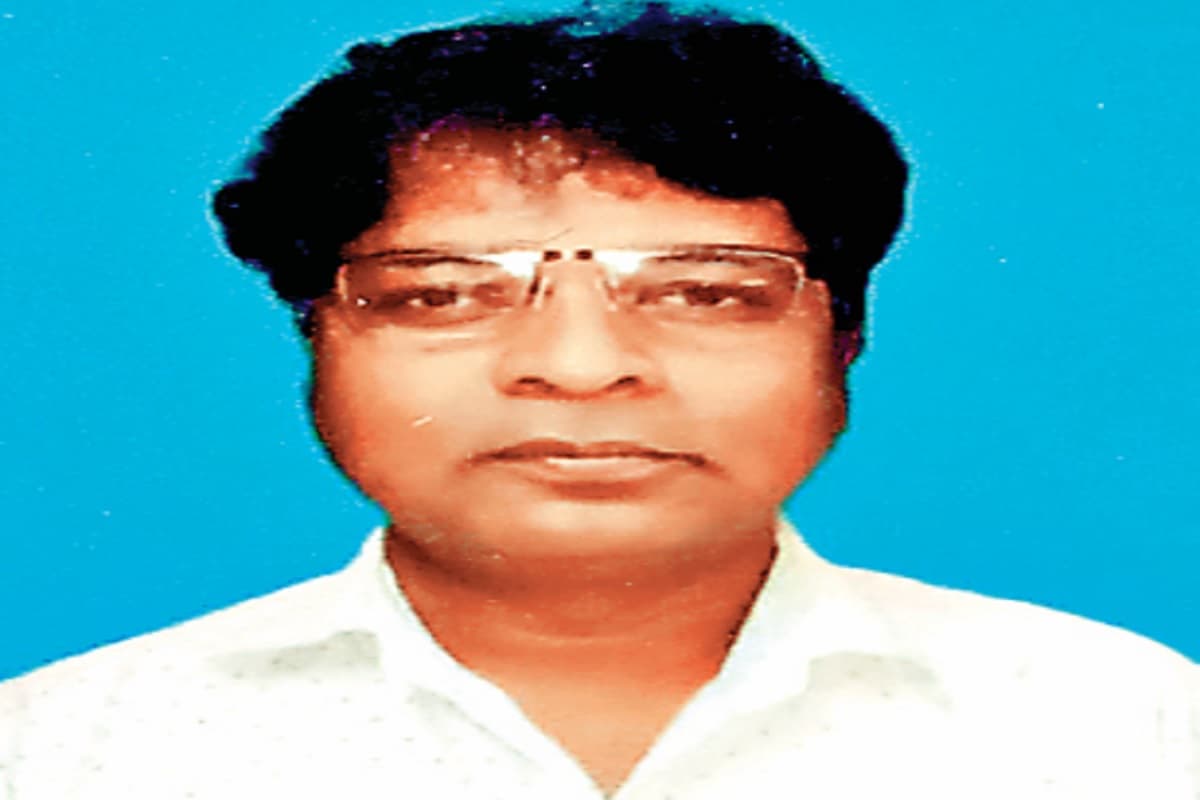 झारखंड : मां की मौत, पिता की बीमारी ने रिक्शा चलाने को किया विवश, फिर भी पढ़ाई का नहीं छोड़ा साथ और बने शिक्षक