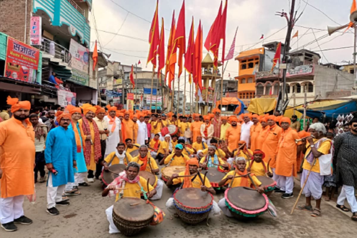 गुमला में रामधुन पर जमकर नाचे भक्त, 50 हजार से अधिक लोग शोभायात्रा में हुए शामिल