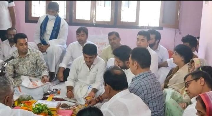 LJP में टूट के बाद पहली बार चिराग के आवास पहुंचे पशुपति पारस, बड़े भाई रामविलास पासवान को दी श्रद्धांजलि