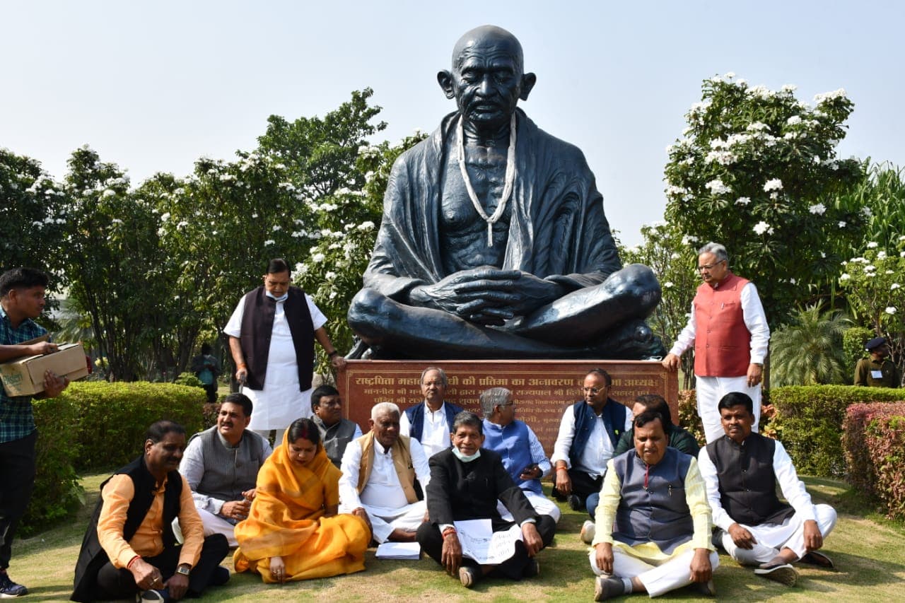 Chhattisgarh News: विधानसभा में रमन सिंह पर​ टिप्पणी के बाद मच गया हंगामा, जानें पूरा मामला