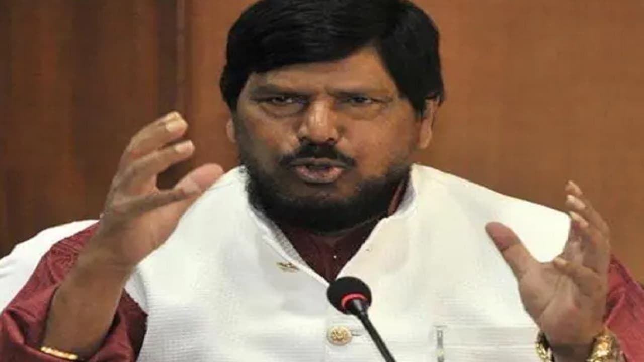 India News: केंद्रीय मंत्री रामदास अठावले की मांग, 'मदर्स डे' की तरह मनाया जाना चाहिए 'पत्नी दिवस'