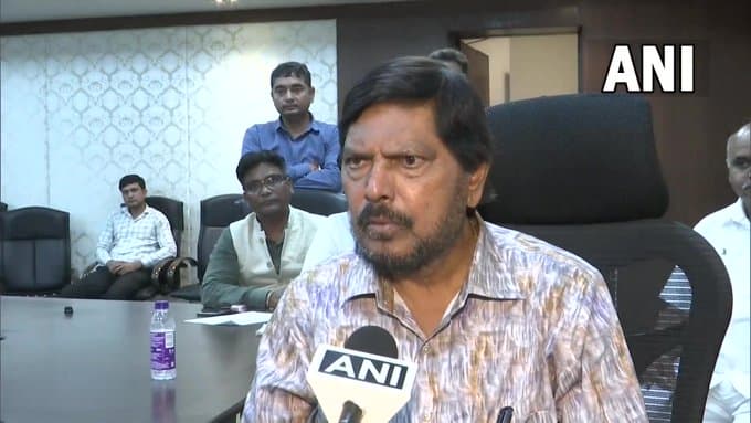 'उनका नाम है अधीर लेकिन उनका दिमाग हो गया है बधीर', रामदास अठावले ने कसा तंज