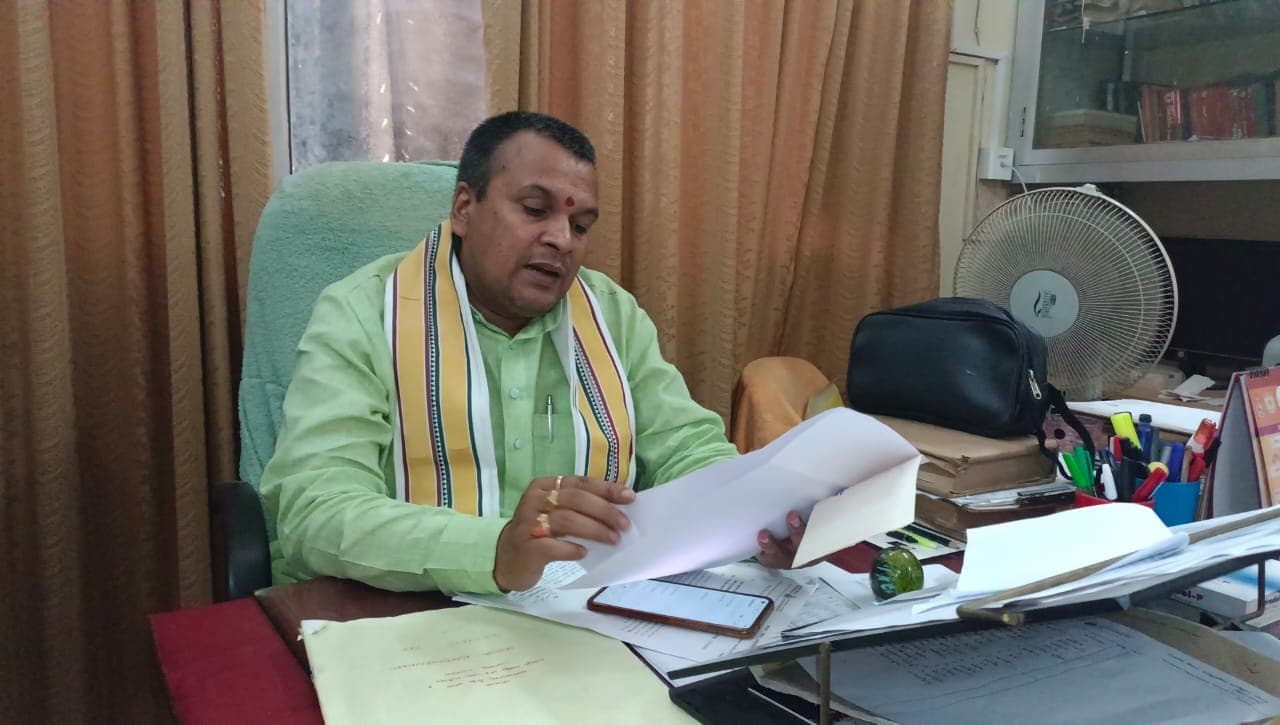 काशी से संतों की टोली पहुंचेंगी योगी आदित्यनाथ का शपथ ग्रहण देखने के लिए, जानें क्या देंगे भेंट