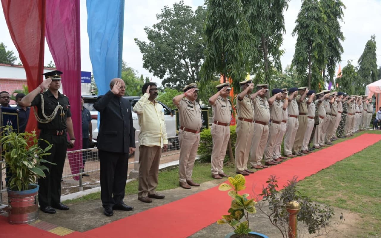 राज्यपाल Ramesh Bais व सीएम Hemant Soren ने मुठभेड़ में घायल जवान चितरंजन की शहादत पर दी श्रद्धांजलि