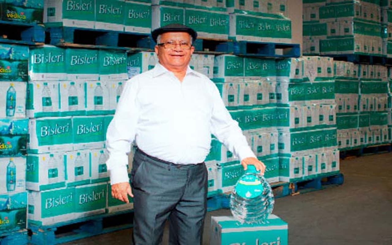 Bisleri को बेचने के लिए Tata सहित कई कंपनियों से चल रही रमेश चौहान की बातचीत