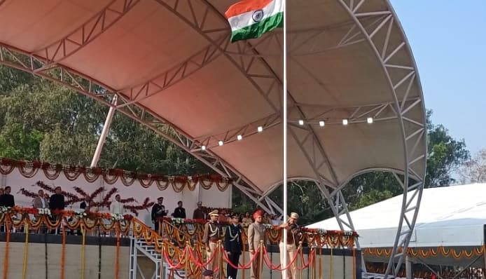 गणतंत्र दिवस पर रांची में राज्यपाल रमेश बैस व दुमका में CM हेमंत ने फहराया तिरंगा, देखें तस्वीरें