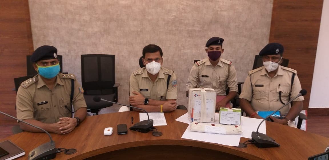 झारखंड में नकाबपोश अपराधियों ने हथियार के बल पर घर के सदस्यों को बंधक बनाकर की लूटपाट, जांच में जुटी पुलिस