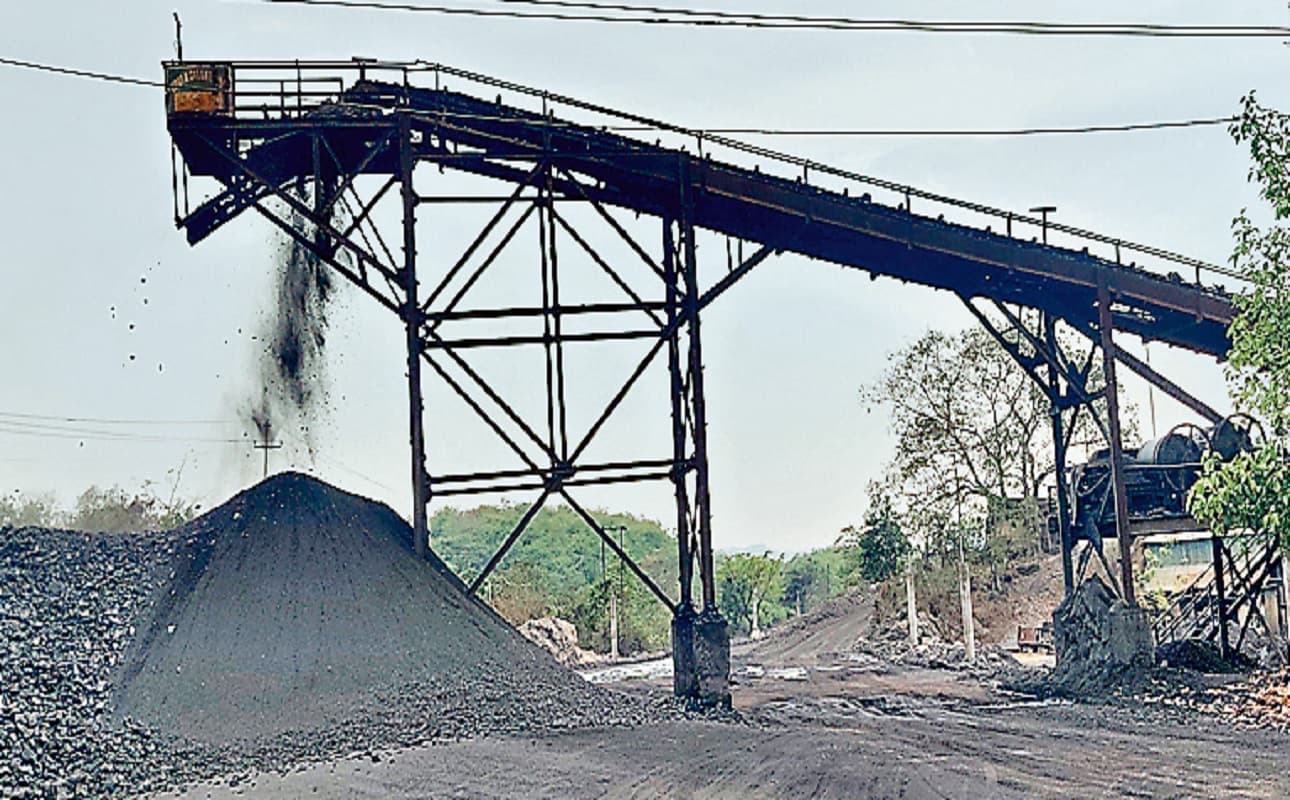 रामगढ़ के आउटसोर्सिंग कंपनी की मोबाइल क्रशर मशीन बंद, CCL को हो रहा आर्थिक नुकसान