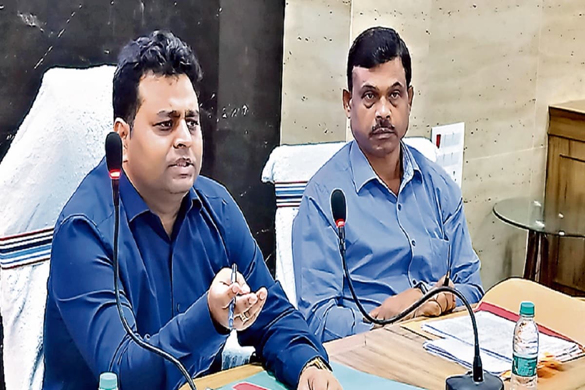 रामगढ़ डीसी का निर्देश- हेल्थ वेयर हाउस को लेकर जमीन का सत्यापन करा कर डीपीआर का प्रस्ताव दें