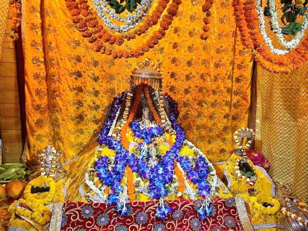 अयोध्या में 'रामराज'! 492 साल बाद चांदी के सिंहासन पर विराजे रामलला