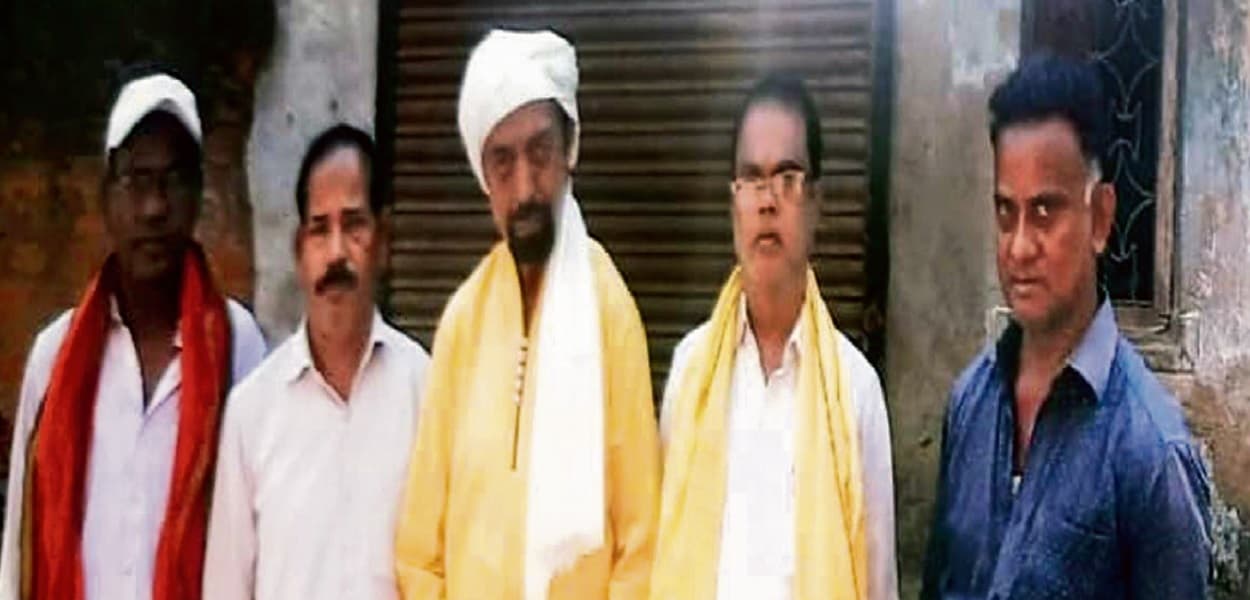 झारखंड : 1966 से रामनवमी जुलूस का नेतृत्व कर रहे हैं मंजूर खान, दुर्गापूजा के भी हैं लाइसेंसधारी