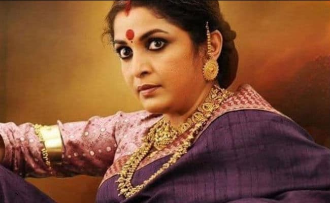 'बाहुबली' की 'रानी' की कार से बरामद हुई शराब की बड़ी खेप, हिरासत में अभिनेत्री और उनकी बहन