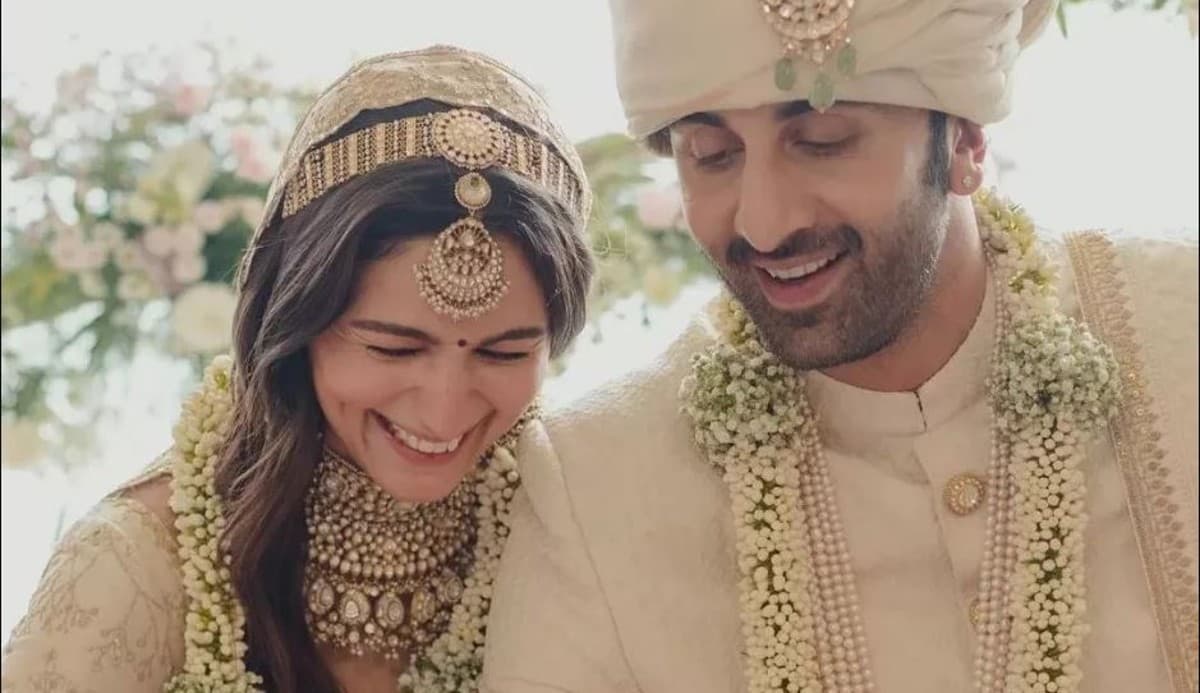 Ranbir Kapoor Alia Bhatt Wedding: इसी महीने होगी रणबीर आलिया की शादी! एक्टर ने खुद चुना है वेडिंग लोकेशन