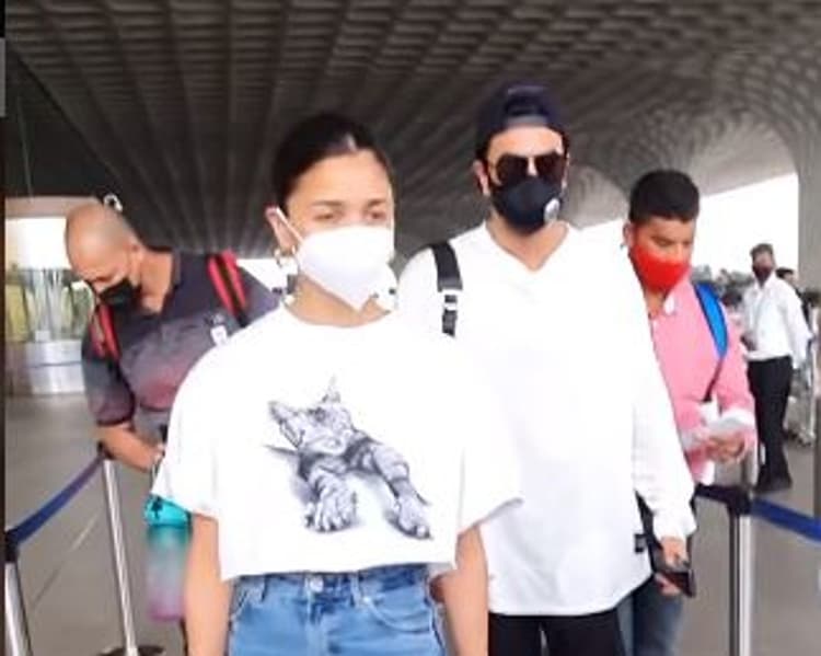 RRR फिल्म की रिलीज से पहले रणबीर कपूर संग सीक्रेट वेकेशन पर रवाना हुई आलिया भट्ट, देखें VIDEO