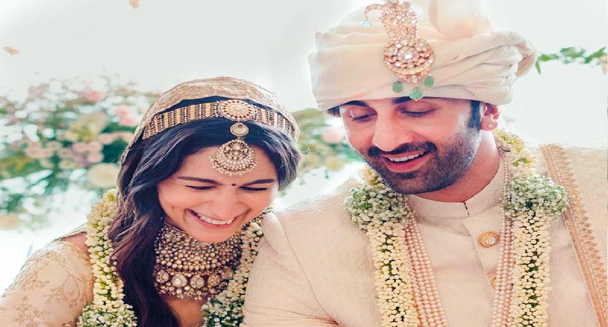 Alia Ranbir Reception:रणबीर-आलिया नहीं देंगे ग्रैंड रिसेप्शन! इन लोगों के लिए कपल होस्ट करेंगे खास पार्टी
