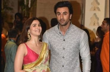Ranbir Kapoor Alia Bhatt wedding: वेन्यू पर पहुंचे सब्यसाची के आउटफिट्स, फैंस ने पूछा- टैक्सी में क्यों?