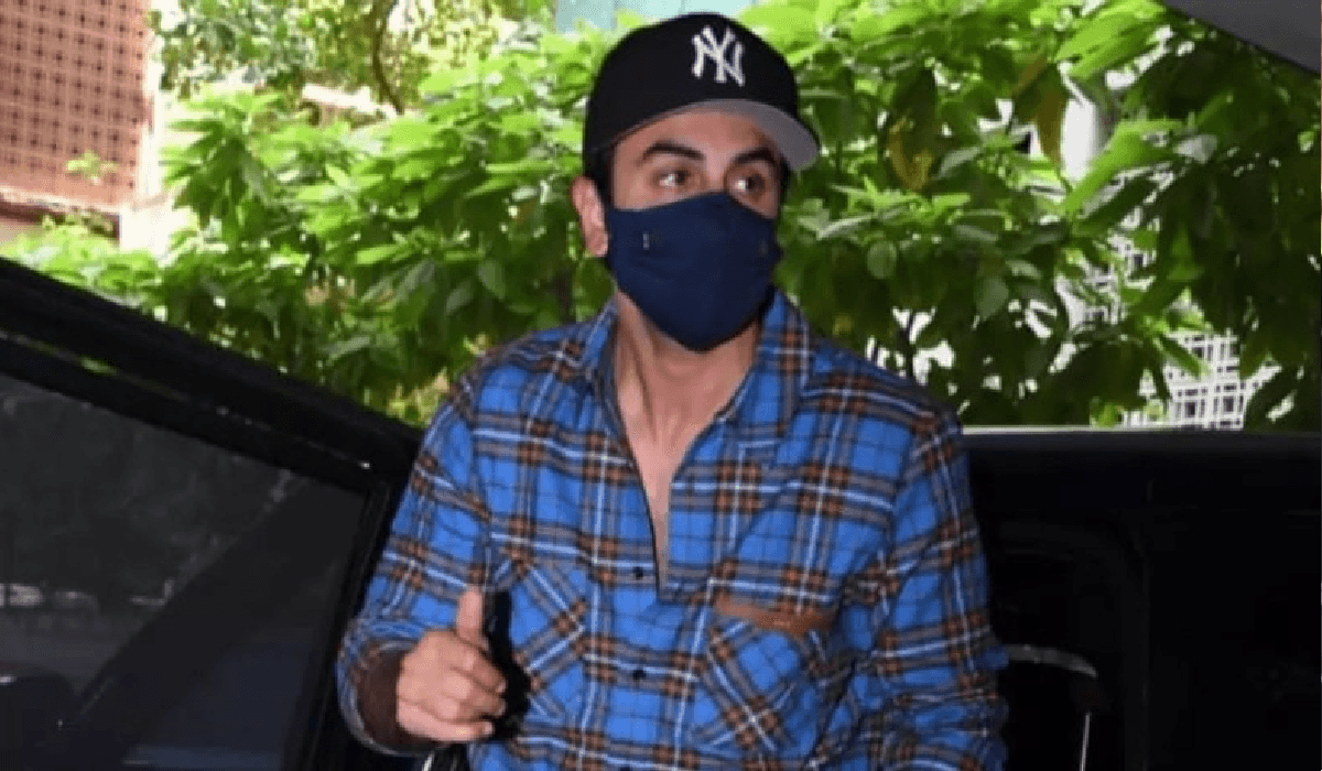 शादी के बाद तुरंत काम पर लौटे रणबीर कपूर, पैपराजी के पुकारने पर दिया ऐसा रिएक्शन... VIDEO