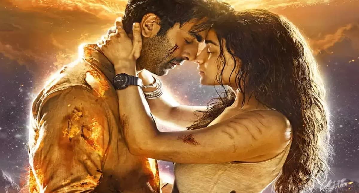 Brahmastra Trailer Out: रणबीर कपूर-आलिया भट्ट के रोमांस का चला जादू, देखें एक्शन-एडवेंचर से भरपूर ट्रेलर