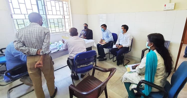 Jharkhand News : रांची डीसी छवि रंजन ने पीएसए प्लांट का लिया जायजा, अनुपस्थित टेक्नीशियन पर होगी कार्रवाई
