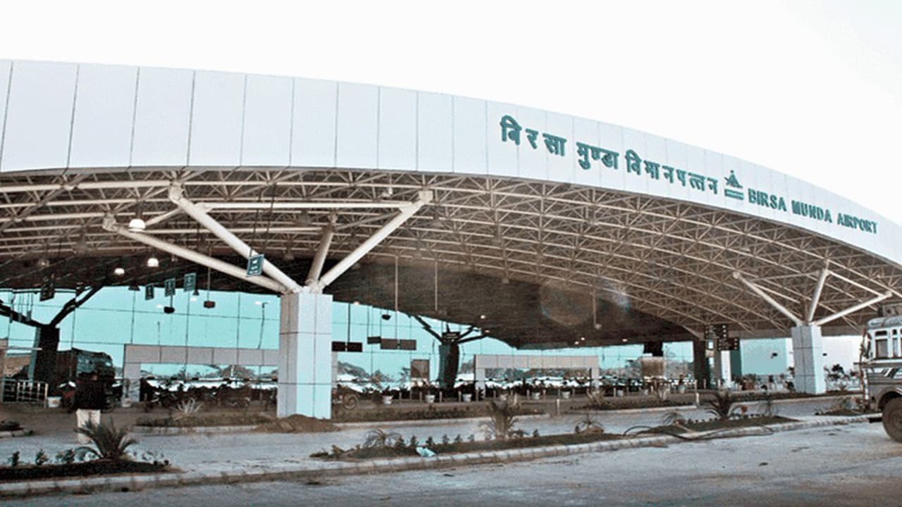 बिरसा मुंडा एयरपोर्ट में मूलभूत सुविधाओं की भारी कमी, टर्मिनल बिल्डिंग में रेस्टोरेंट नहीं, शौचालय भी गंदा
