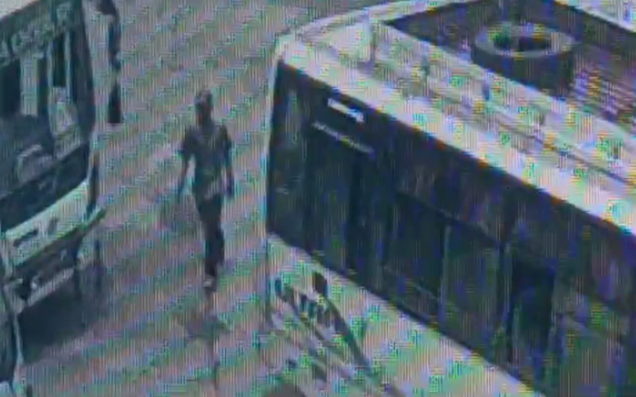 रांची के खादगढ़ा बस स्टैंड में 9 बसों में आगजनी मामले में एक नाबालिग डिटेन, पुलिस कर रही पूछताछ