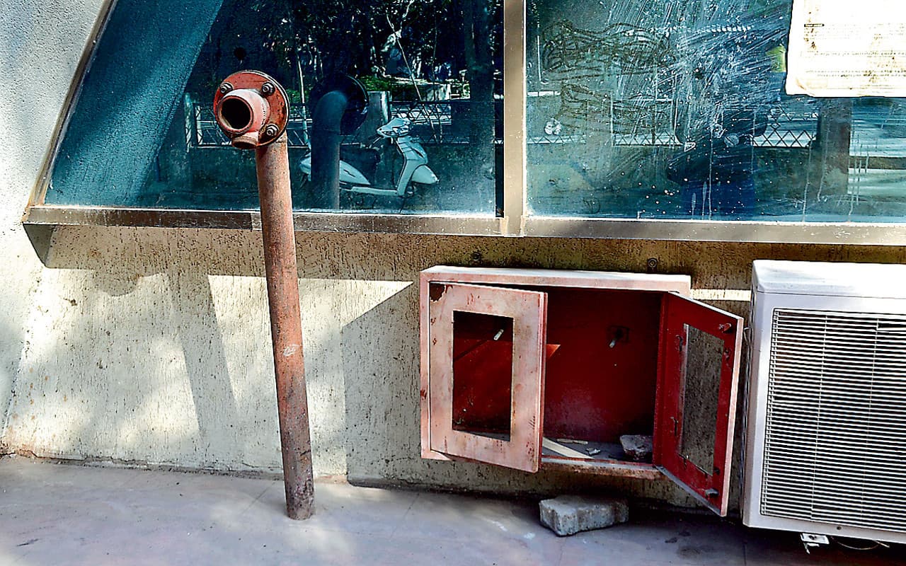 Prabhat Khabar Special: रांची के कलेक्ट्रेट बिल्डिंग में भगवान भरोसे फायर फाइटिंग सिस्टम, DC साहब लें सुध