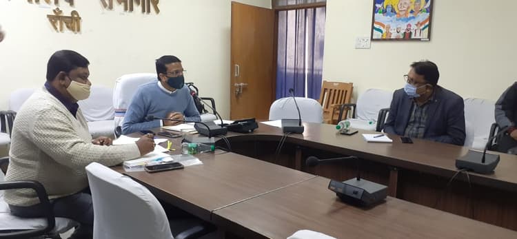 JPSC PT Exam 2021 : कोरोना के बढ़ते संक्रमण के बीच JPSC की प्रारंभिक परीक्षा 2 मई को, रांची में परीक्षा के आयोजन को लेकर उपायुक्त ने की समीक्षा, पढ़िए पूरी डिटेल्स