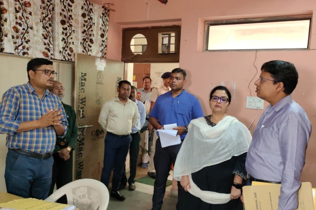 सेविका-सहायिका के खाली पदों को भरें, असहाय बच्चों की सूचना पर लें एक्शन, बोले रांची डीसी राहुल कुमार सिन्हा