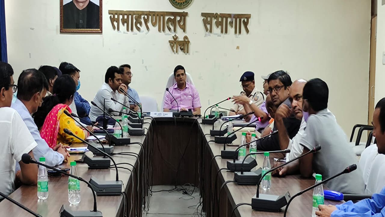 पंचायत चुनाव को लेकर रांची DC ने मोरहाबादी के डिस्पैच सेंटर का किया निरीक्षण, अधिकारियों को दिये निर्देश