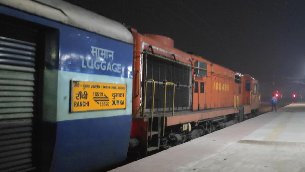 गोड्डा विधायक ने उठाया गोड्डा-दुमका-रांची इंटरसिटी ट्रेन के विस्तार का मामला