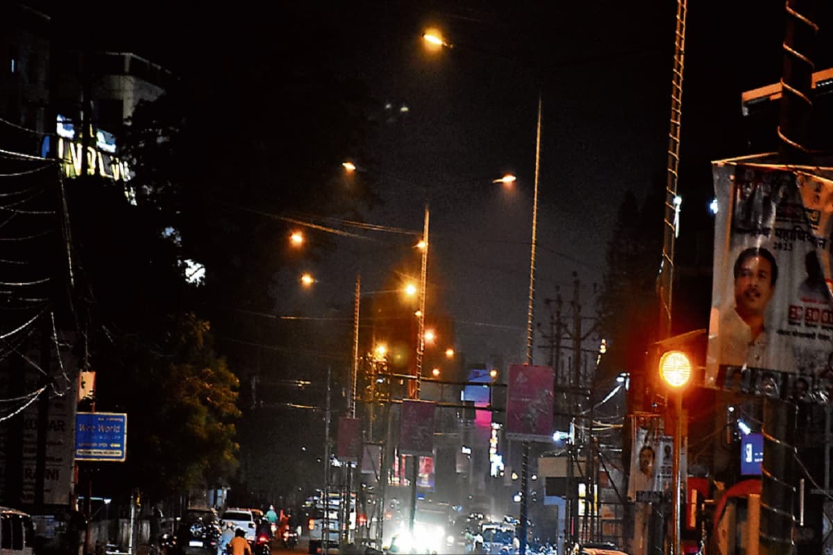 रांची की 11 हजार स्ट्रीट लाइटें खराब, श्रद्धालु अंधेरे में जा रहे मां दुर्गा के दर्शन करने