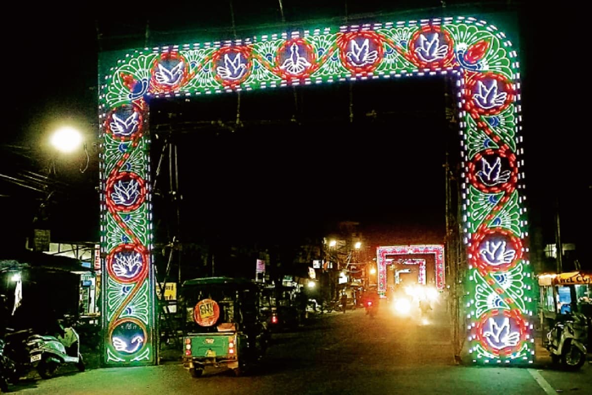 रांची में पंडालों को अंतिम रूप देने में जुटे कारीगर, बेहद खास होगी इस बार की लाइटिंग