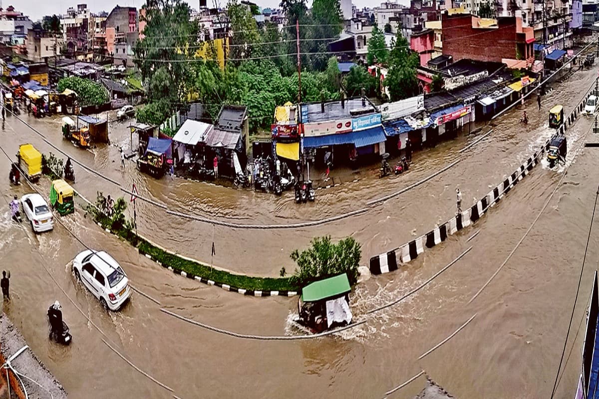 झारखंड : रांची के हातमा में युवक नाले में बहा, एनएच-75 पर मुरगू के पास टूटा डायवर्सन, जानें कहां क्या हुआ