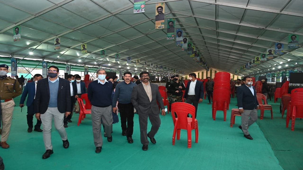 झारखंड सरकार के 2 साल: समारोह की तैयारी का जायजा लेने पहुंचे सीएम हेमंत सोरेन ने कोरोना को लेकर दिए ये निर्देश