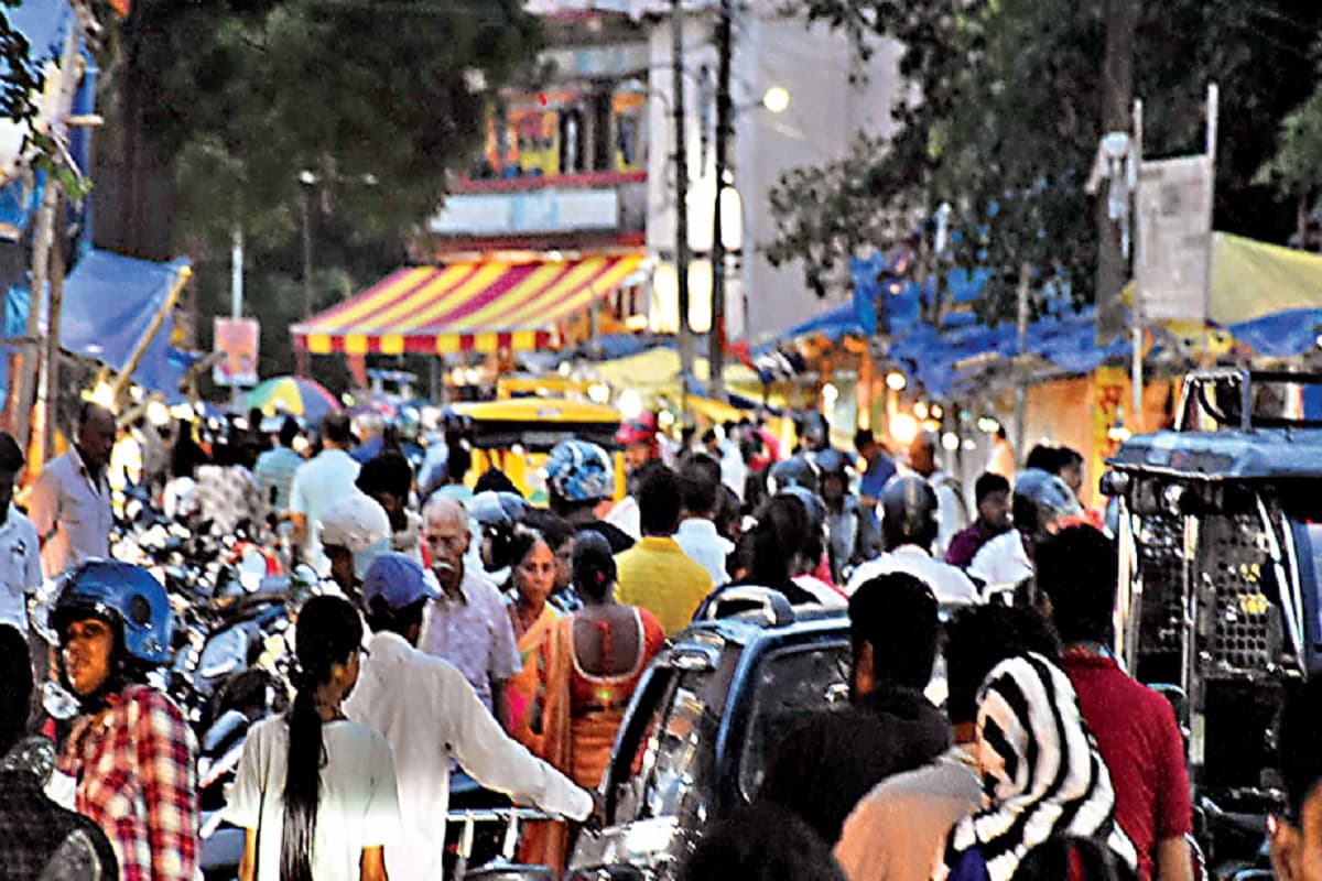 रांची में सात करोड़ का मार्केट बेकार, फुटपाथ पर ही जमे हैं फल-सब्जीवाले, पैदल चलना भी हुआ मुश्किल