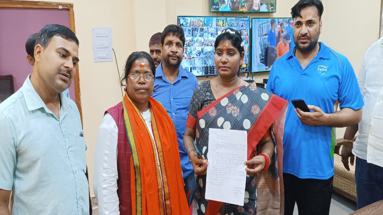 PM Modi Deoghar Visit: देवघर आयी रांची की मेयर ने बाबा मंदिर थाना प्रभारी पर बदसलूकी का लगाया आरोप