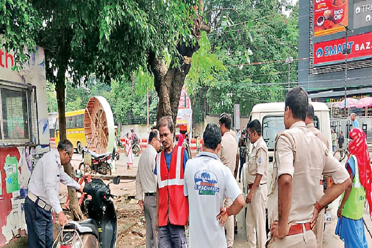 अपना काम भूलकर वसूली में लगे रांची नगर निगम के इंफोर्समेंट अफसर, हरकतें ऐसी कि कहलाते हैं वर्दीवाला रंगदार