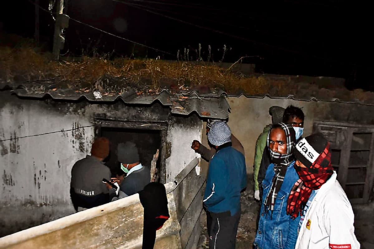 Jharkhand News: रांची के आउट हाउस में लगी आग, एक जिंदा जला, दूसरे की हालत गंभीर