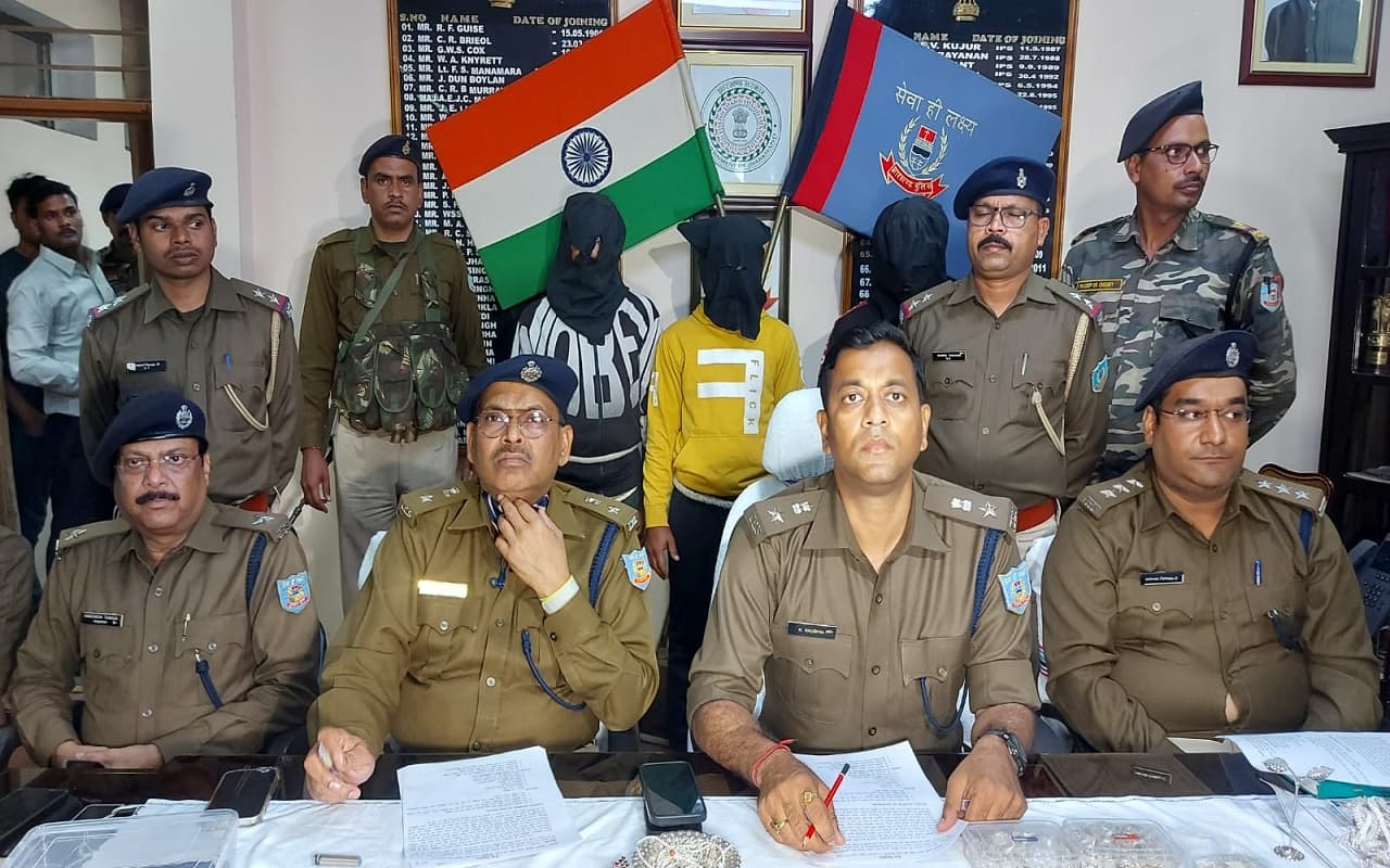 झारखंड : शंकर ज्वेलर्स से 65 लाख की लूट का पुलिस ने किया खुलासा, ज्वेलरी बरामद, 3 गिरफ्तार