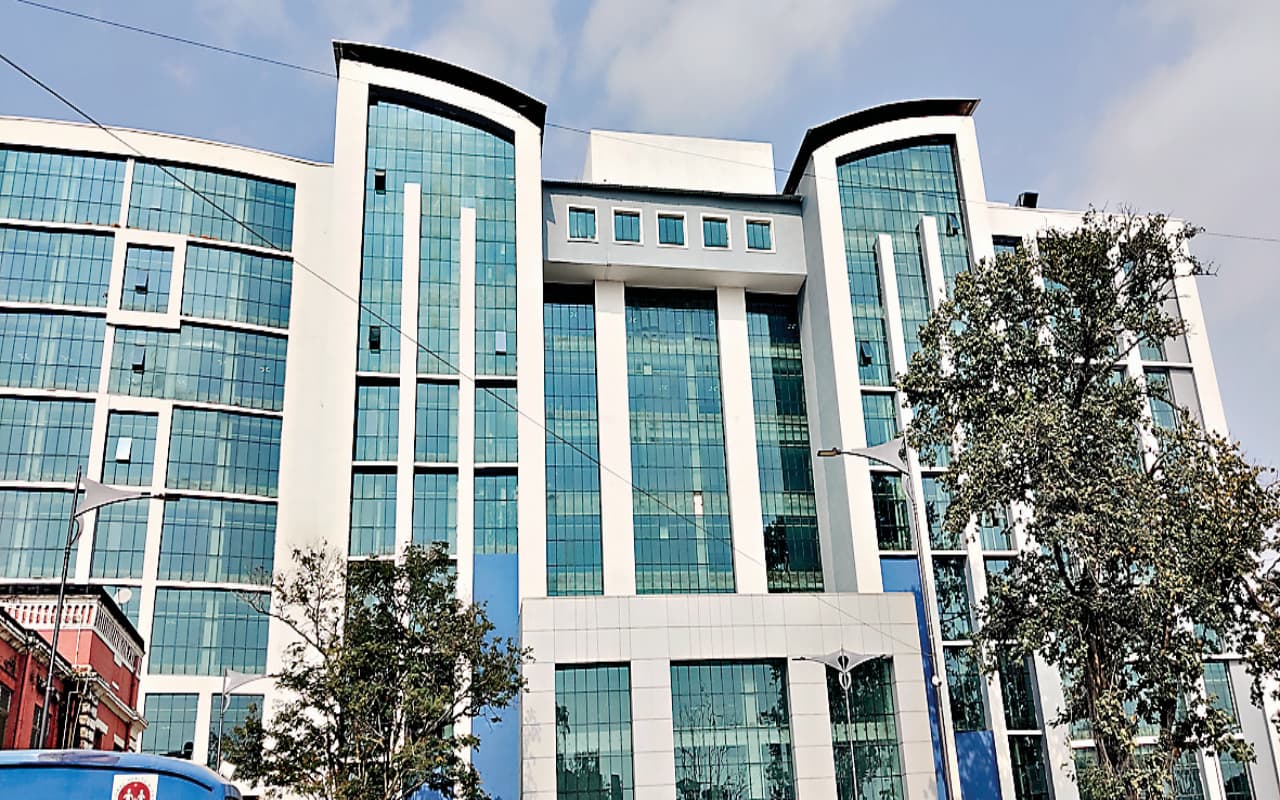 15 साल में 378 करोड़ की लागत से बना अस्पताल, लेकिन उद्घाटन में नहीं पहुंचे 'माननीय'